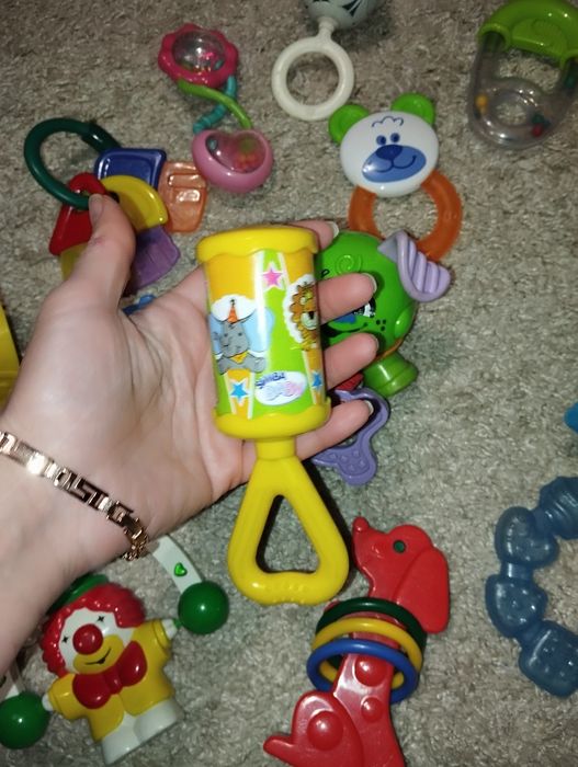 Лот фірмених іграшок