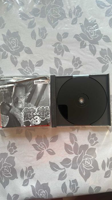Tekken 3 PS1 PAL Platinum – Completo com Manual (SCES-01237)