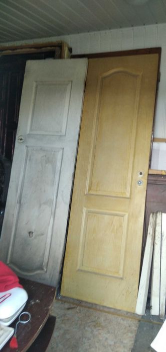 Двери деревянные входная с коробом 2х60-80