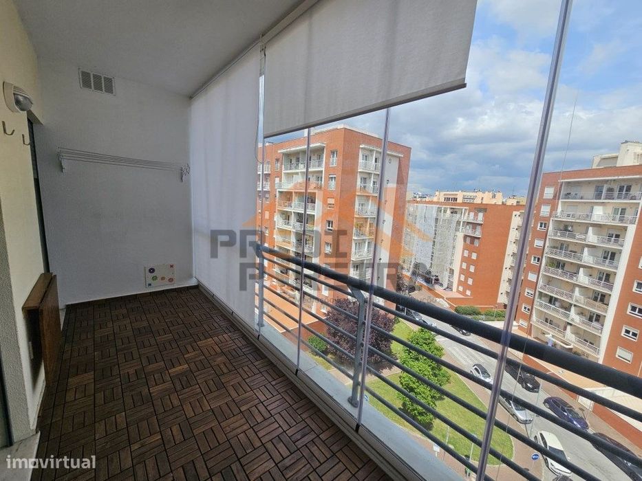 Located in the Colinas do Cruzeiro hills, 2-bedroom apartment with parking for two vehicles...