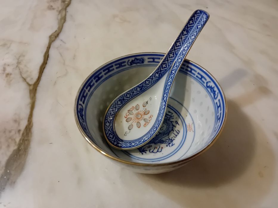 Taça Chinesa em Porcelana com Colher