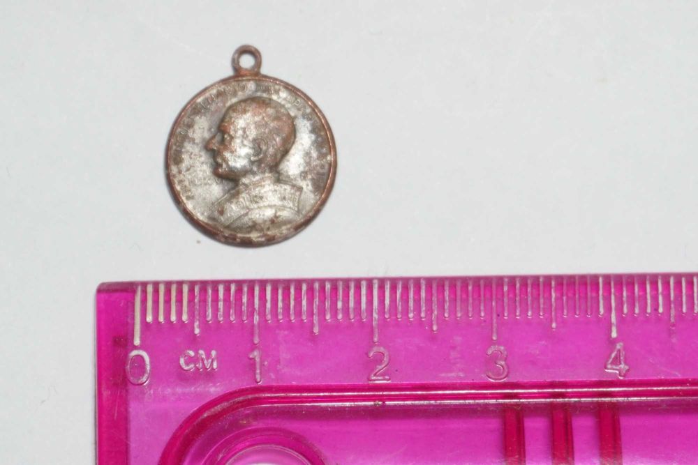 Símbolo religioso (banhado a prata)Cinquentenario  Лот 298