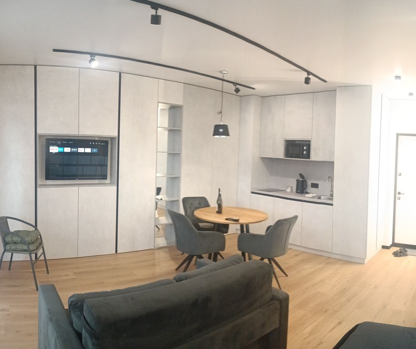 Тепленька, сам центр.ЖК Імперіал,паркінг.