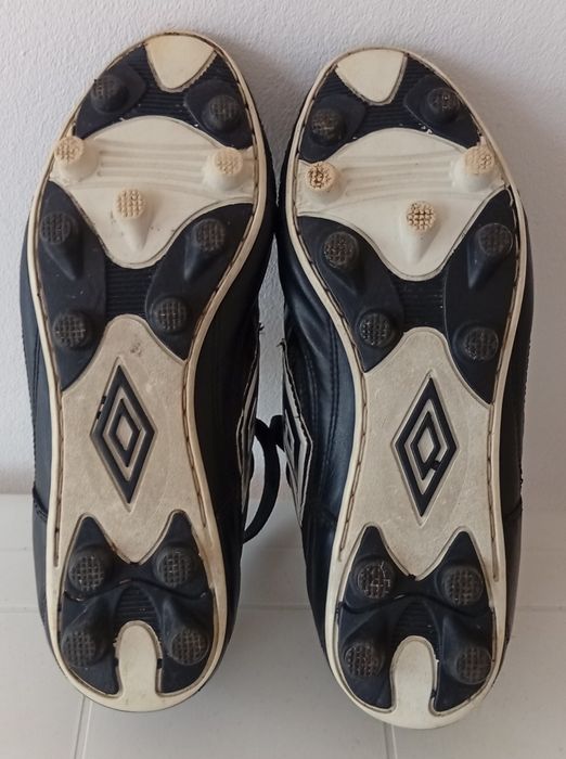 Chuteiras da marca Umbro n. 40