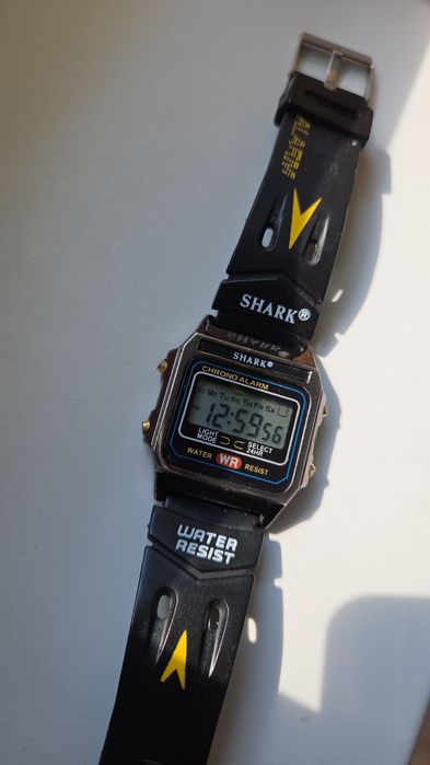 Stary zegarek elektroniczny Shark z epoki Vintage