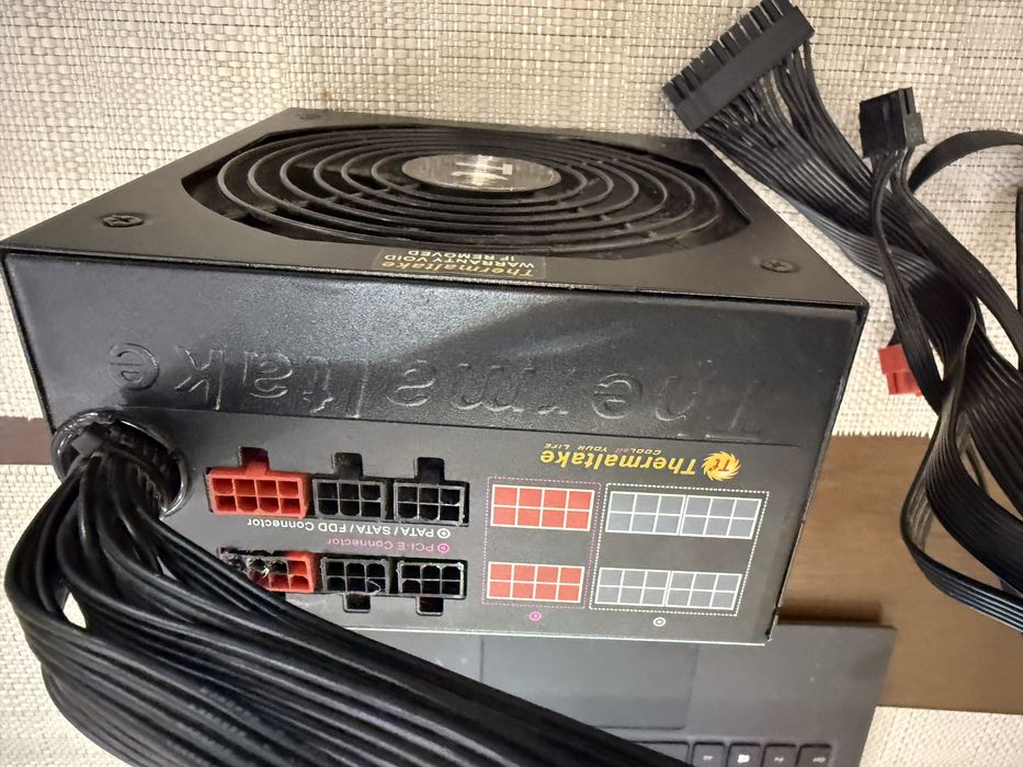 Блок живлення Thermaltake Madrid 850W б/в