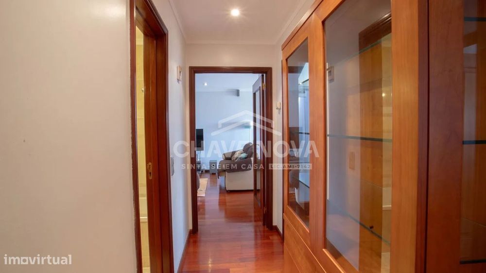 Apartamento T2 com Varanda e Garagem Box