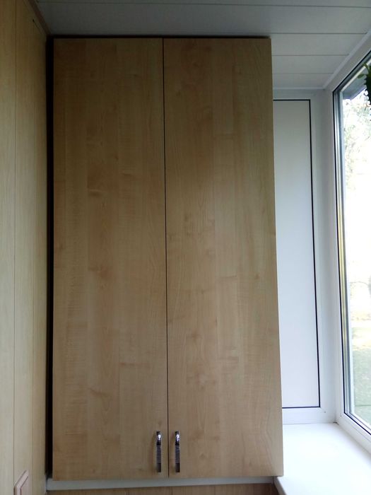 Шкаф на балкон в отличном состоянии б/у