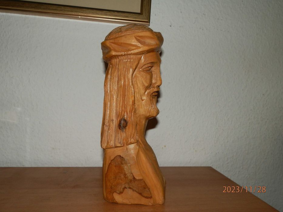 Busto de Cristo esculpido