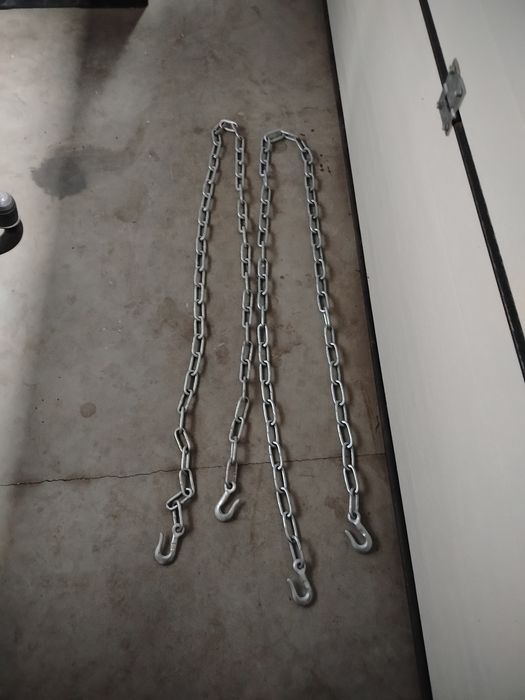 Łańcuch 2,5m długi,8 mm gruby.