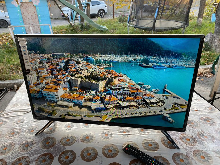 Телевизор Samsung 42 диагональ 4К 2/16GB Т2 Smart TV голосовий пульт