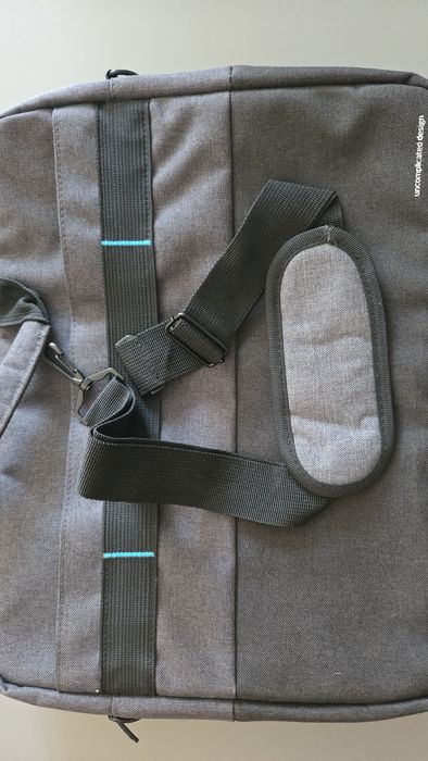 Mala cinzenta para PC e mochila vermelha para PC
