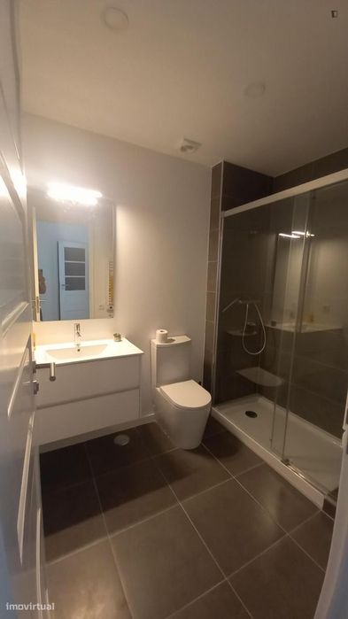 Quarto - localizado em Entrecampos Lisbon