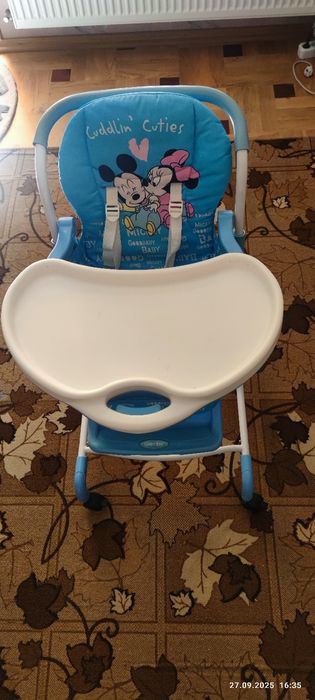 Дитячий столик,для годування.