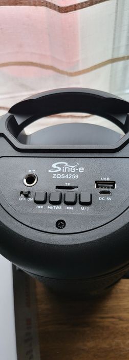 Coluna portatil nova