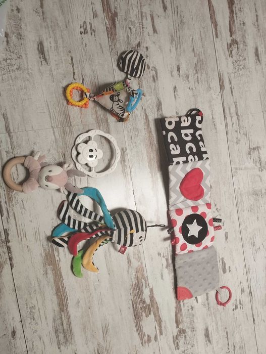 Zestaw zabawek niemowlęcych