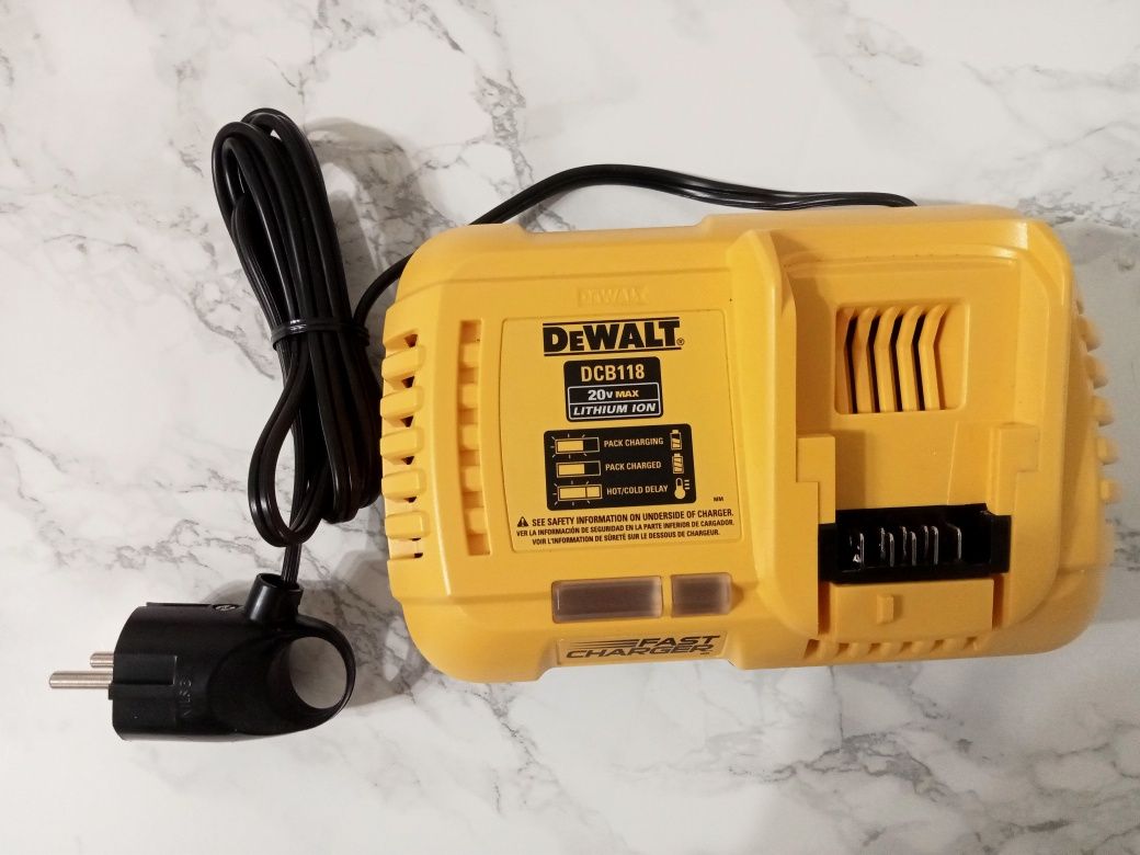 Dewalt сумка акб: 700 грн. - Пускові та зарядні пристрої Чемерне на Olx