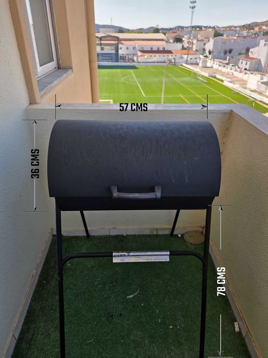 Churrasqueira/Barbecue a Carvão com Tampa + Função Fumeiro