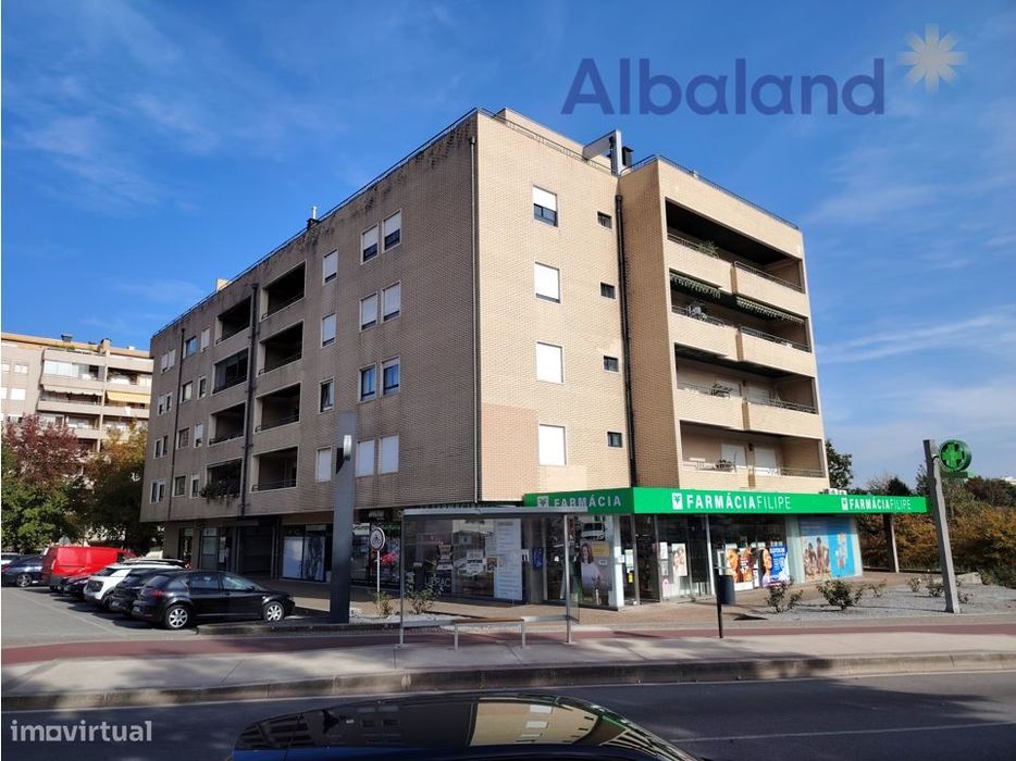 Loja Comercial - Centro da cidade (junto à farmácia Filipe)