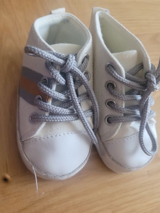 Sportowe buciki i dla chlopca i dla dziewczynki