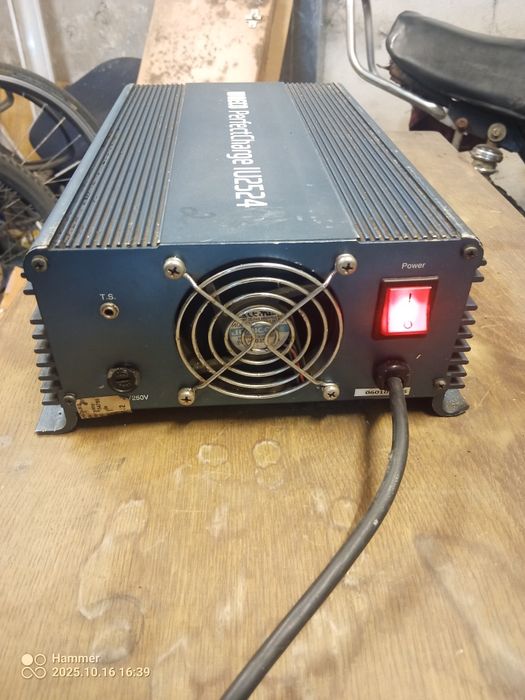 Prostownik waeco Perfectcharge iu2524 Ciężarowe kamper karetka