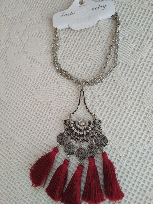 Colar boho chic prateado e bordeaux - Novo!