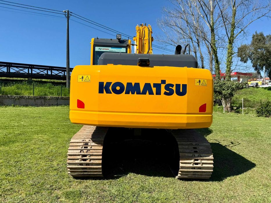 Escavadora Komatsu PC 160 LC-8