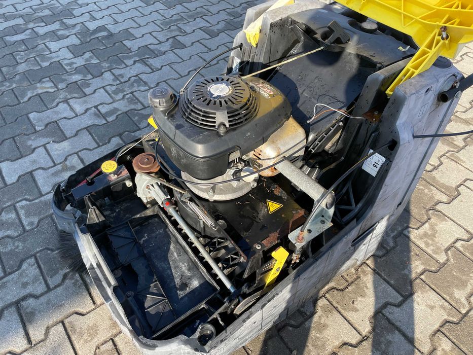 Zamiatarka spalinowa KARCHER KM75/40 W , DEFEKT
