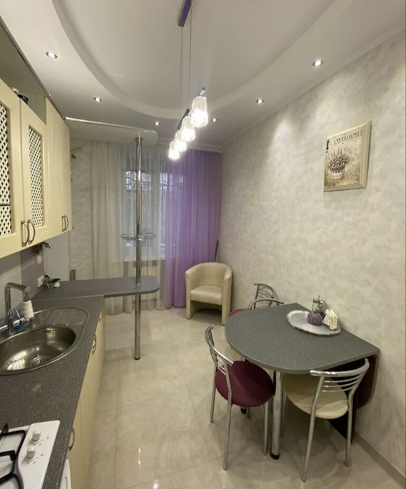 Здається чудова 4 кімнатна квартира в центрі міста.