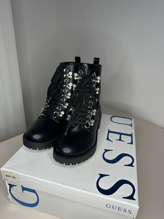 Czarne botki Guess