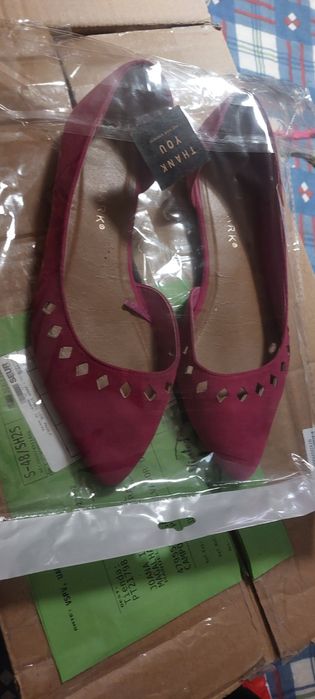 Dois pares de sapatos rasos