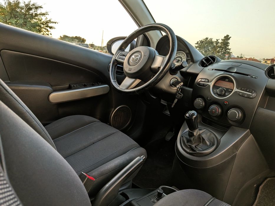 Mazda 2  1.3 16v full extras