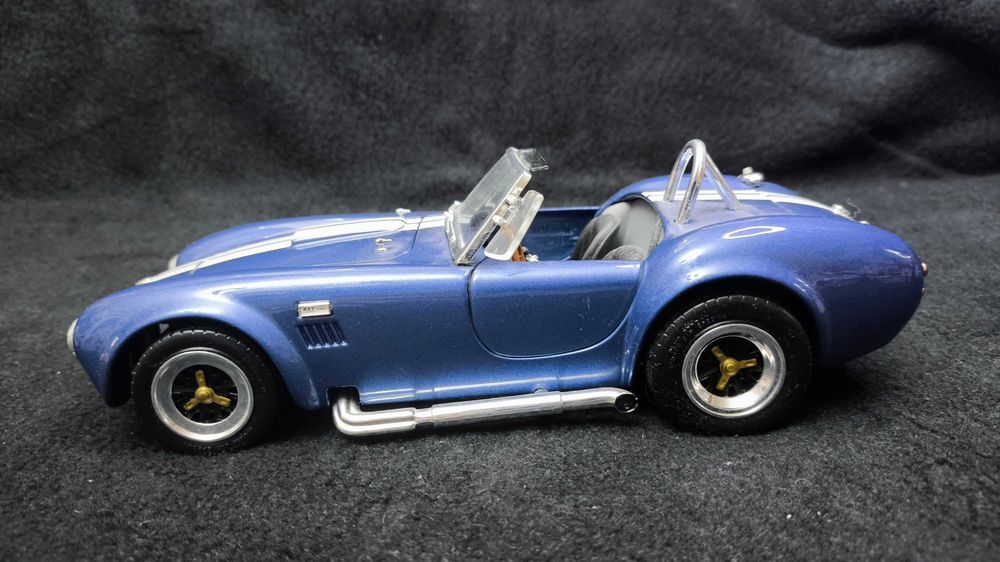 Модель авто 1.18 Shelby Cobra 427 SC (Road Legends)