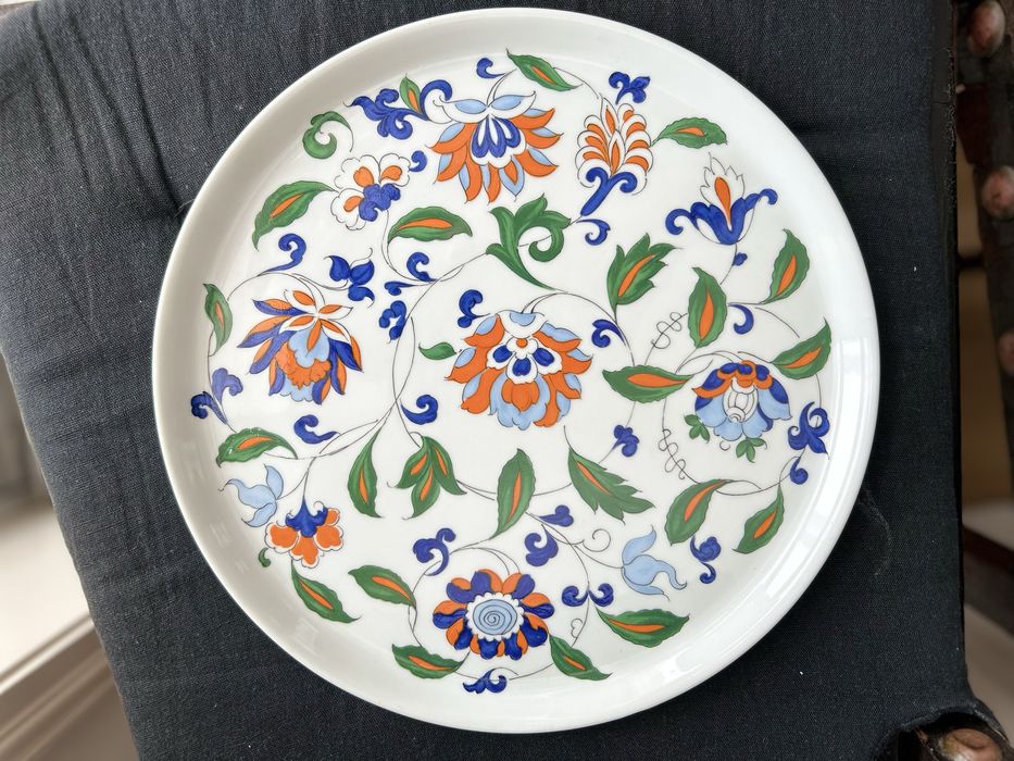 Prato de porcelana Isnik.