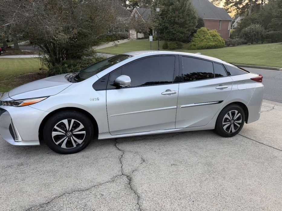 Toyota Prius Prime Plus      2017