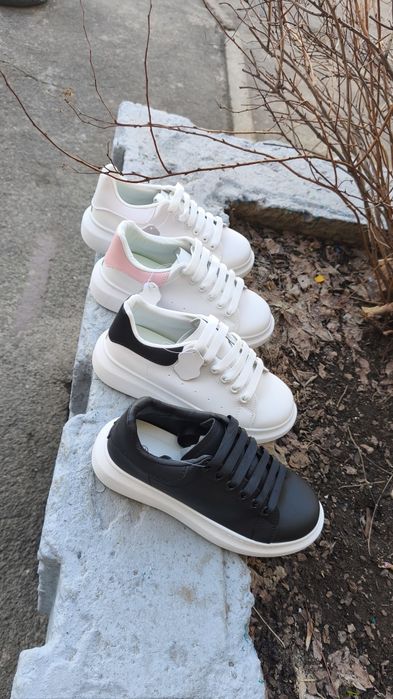 білі шкіряні кеди як guess кросівки  кожа чорні