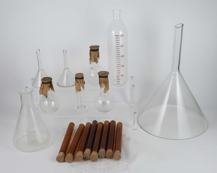 Lote de peças de laboratório / farmácia