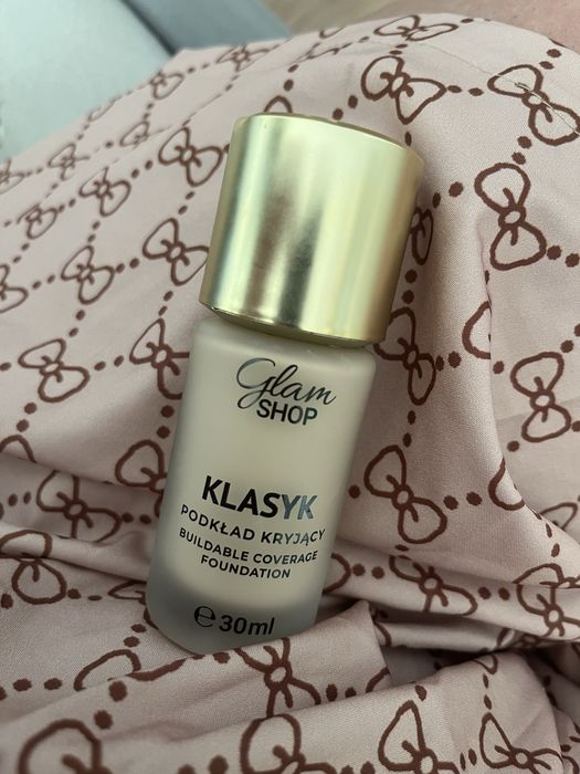 Podkład glam shop klasyk oliwka 1 kryjący matowy