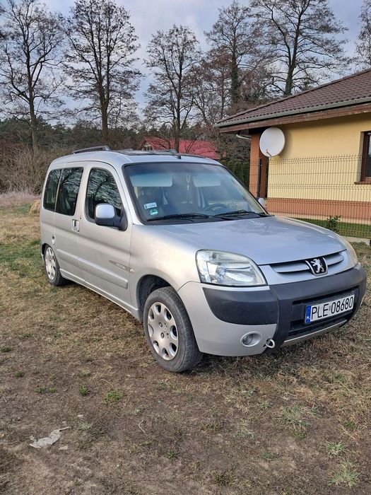 Peugeot Partner Peugeot Partner 2005 srebrny hak przegląd i OC do lipca Szklany dach
