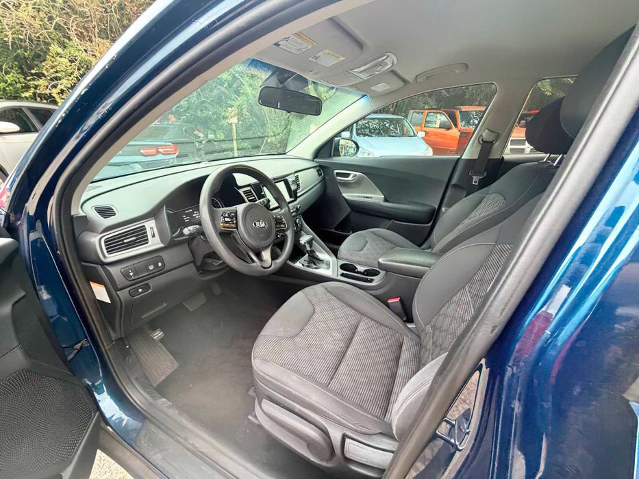 Kia Niro LX      2018