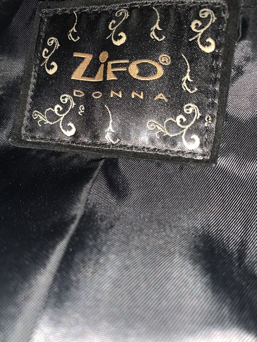 Жіночий замшевий плащ. Італія.