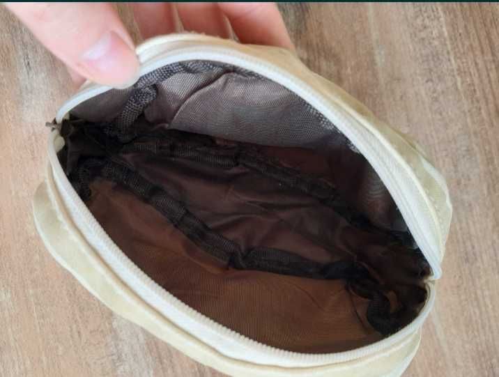 Kosmetyczka mała pinup w paski beżowa biała urocza torebka