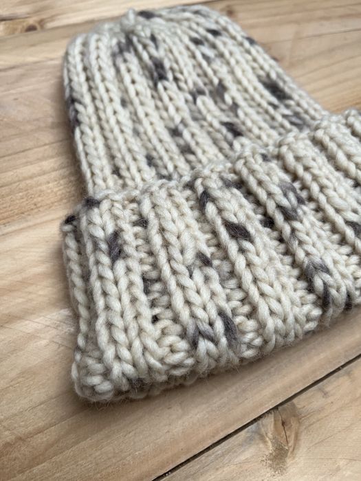 Ciepła czapka wełna ecru brąz