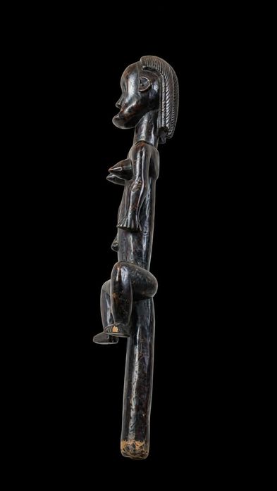 Escultura africana antiga de grandes dimensões