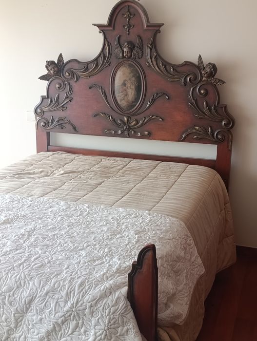Cama de casal muito antigal estilo D. João V