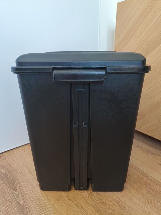 Caixote do Lixo Preto com Pedal