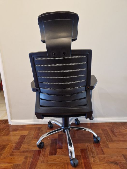 Cadeira de escritório ergonómica com rodízios