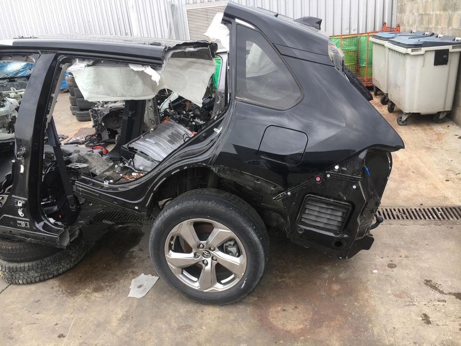 Toyota RAV4 2019 - 2025 Четверть передняя задняя, стойка центральная.
