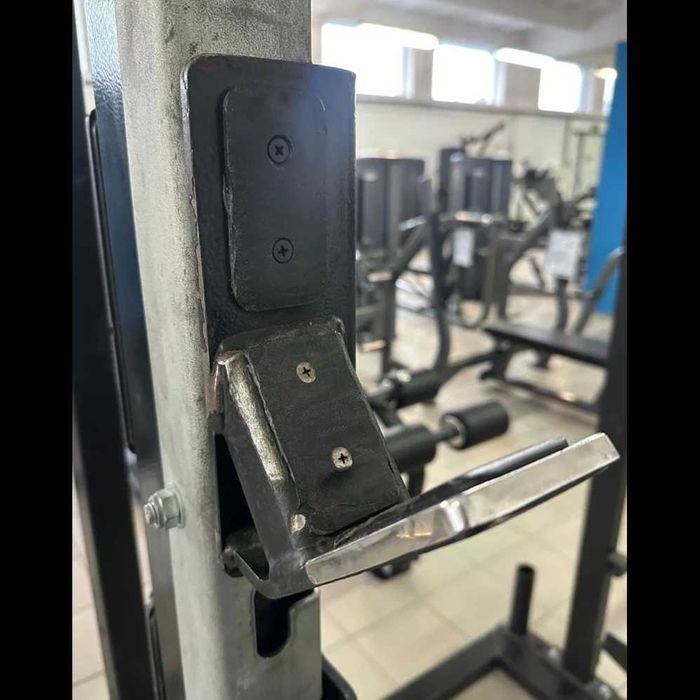 Klatka wielofunkcyjna Half Rack, Technogym