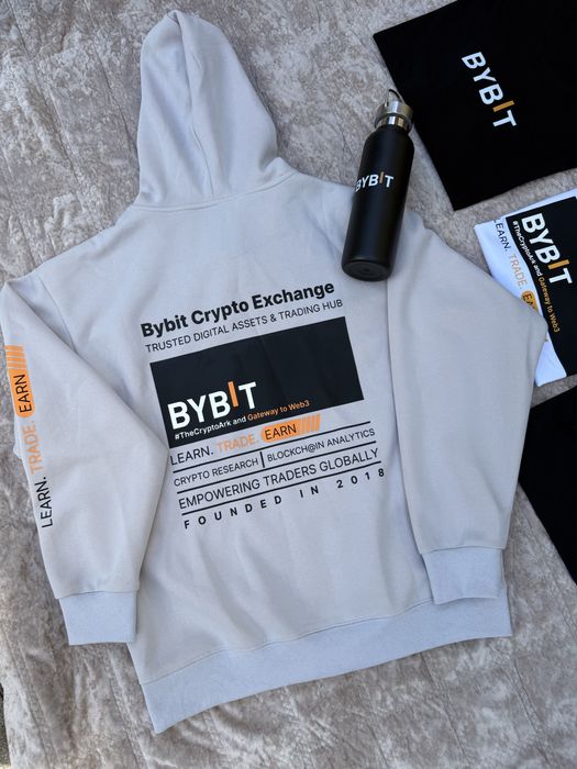 Новий оригінальний мерч BYBIT: худі, футболки, кепки, термос, шопер